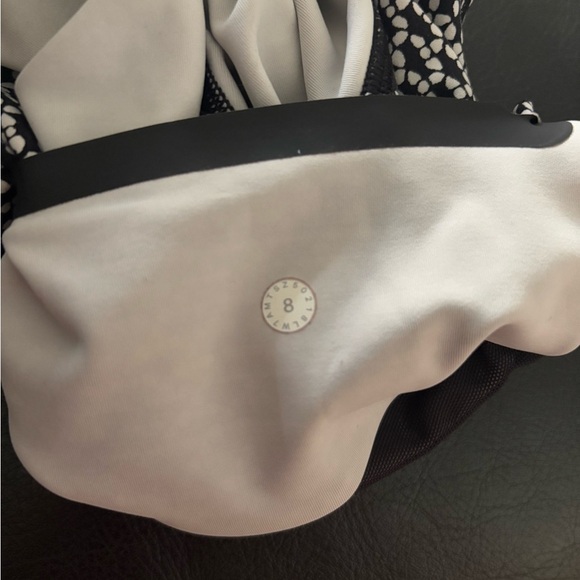 Lululemon In Movement Short in Monochromic Black size 8 - Picture 6 of 8